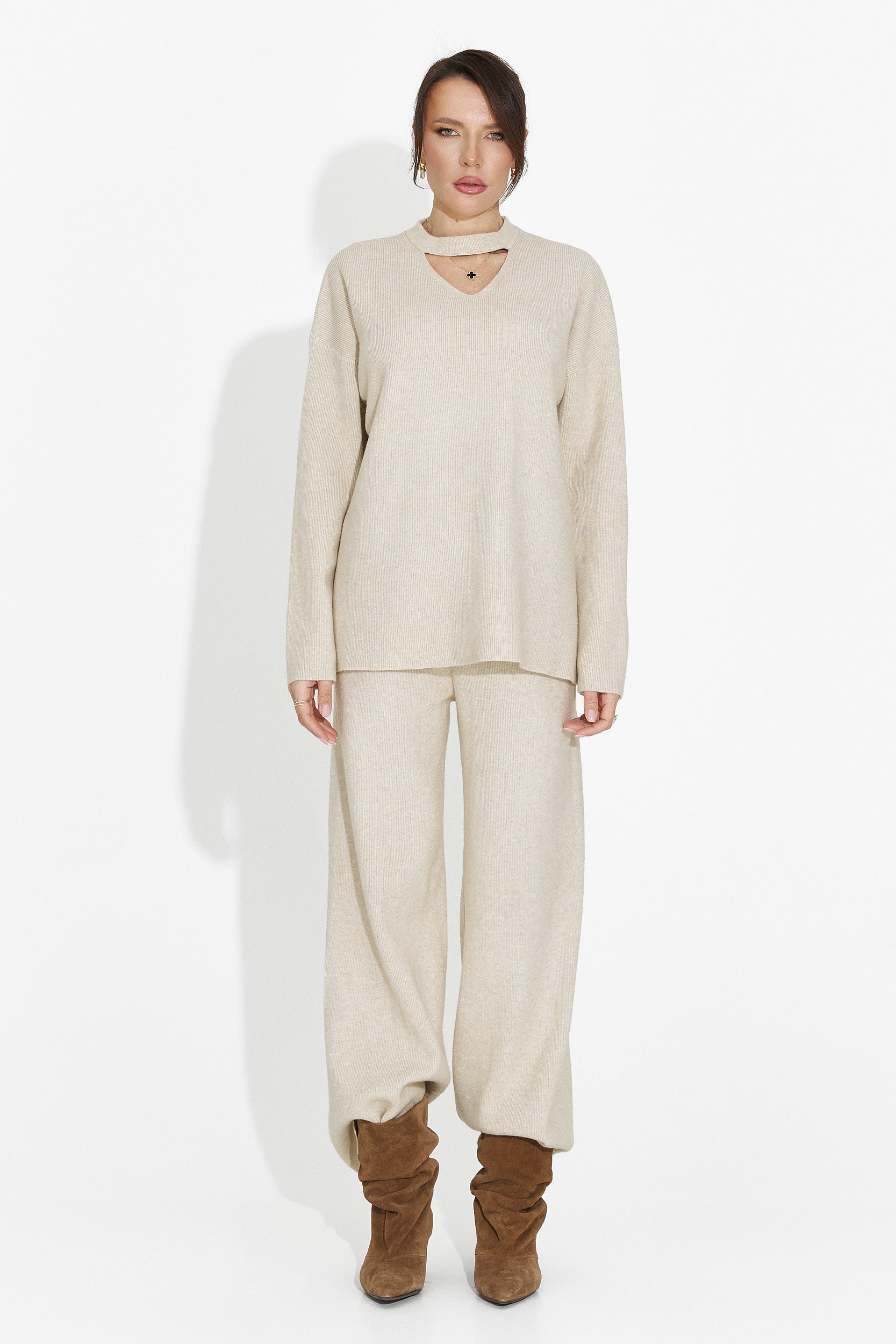 Garnitur z Beżowych Spodni Kani Bogas