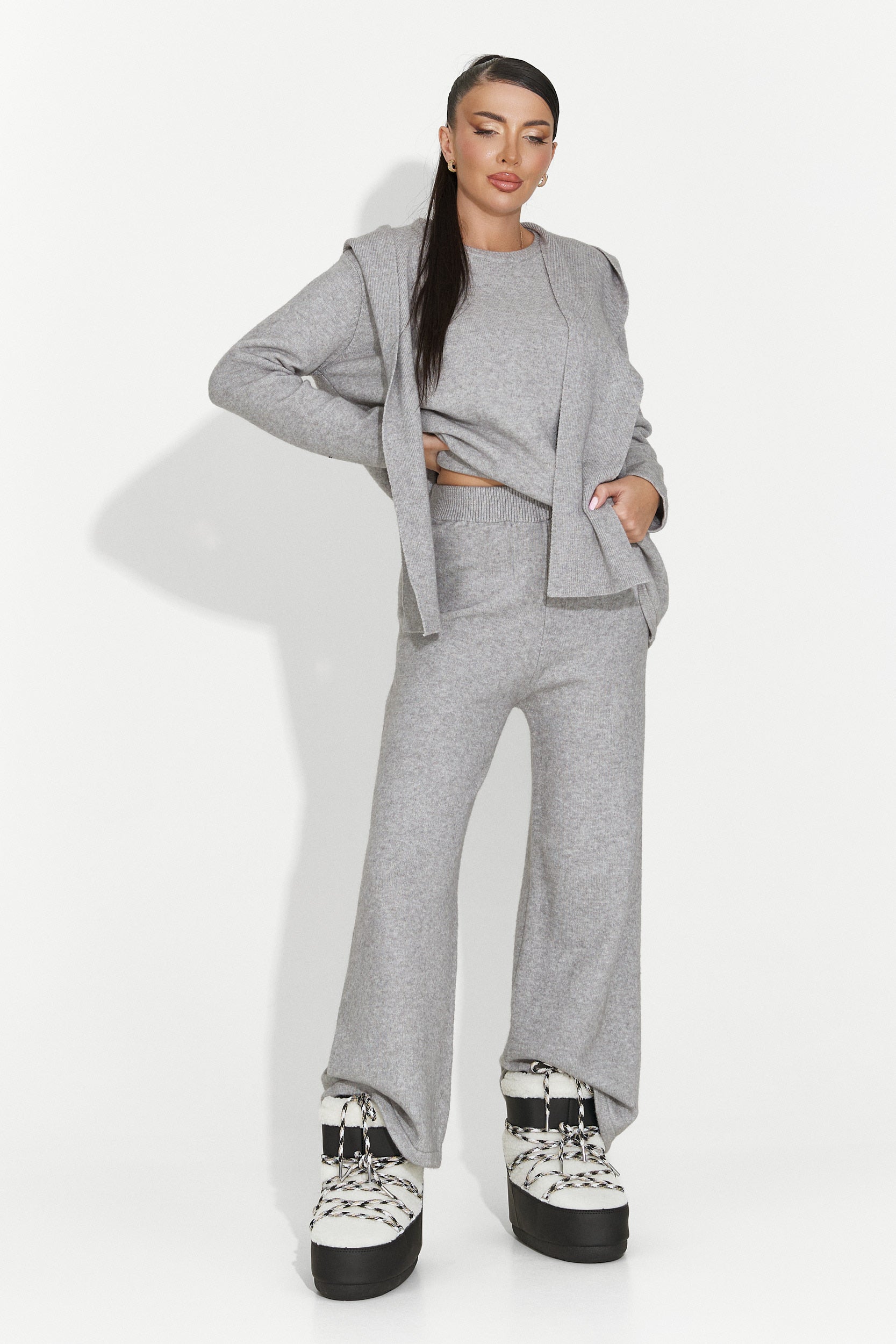 Luźny szary damski garnitur Vencilie Bogas