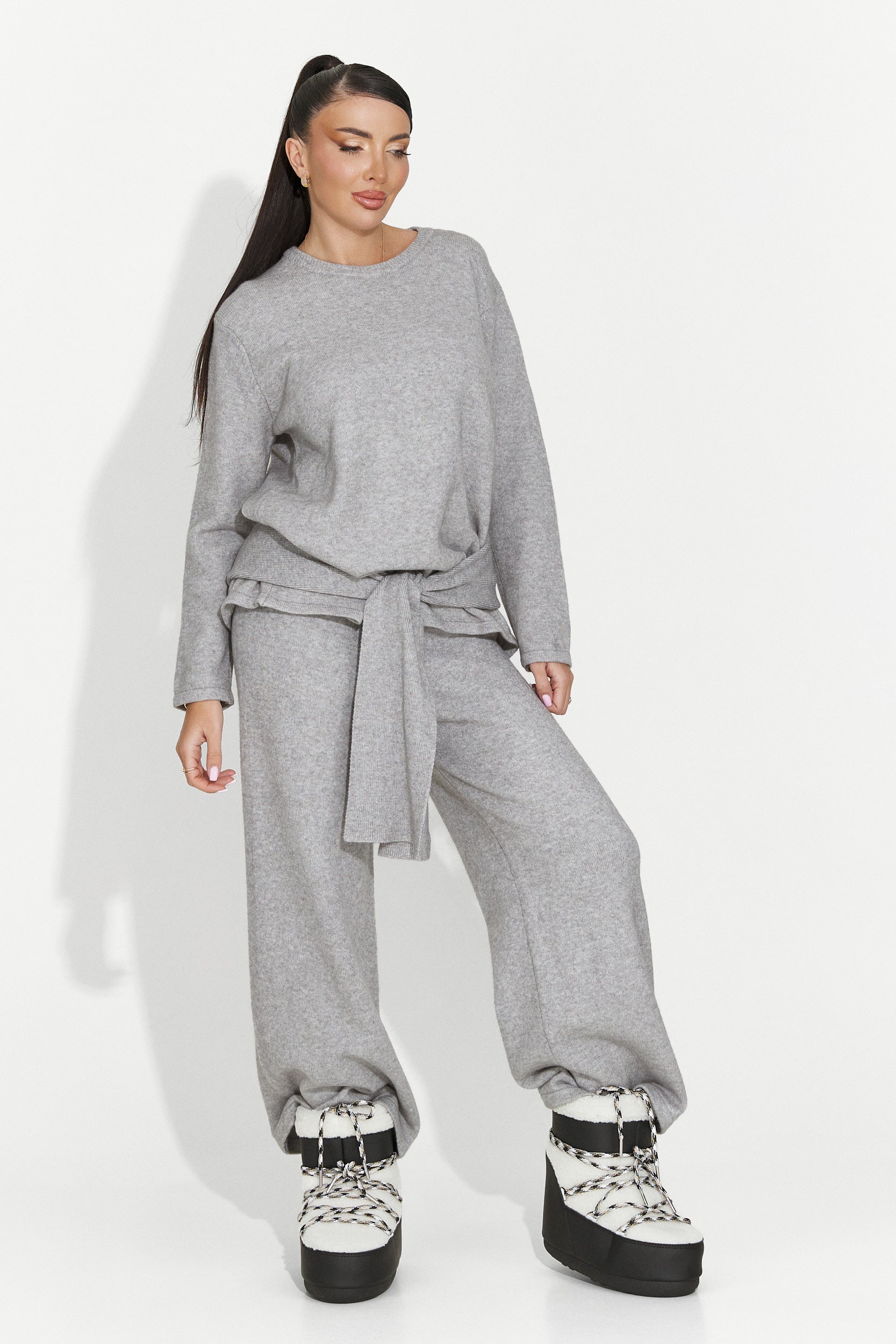 Luźny szary damski garnitur Vencilie Bogas