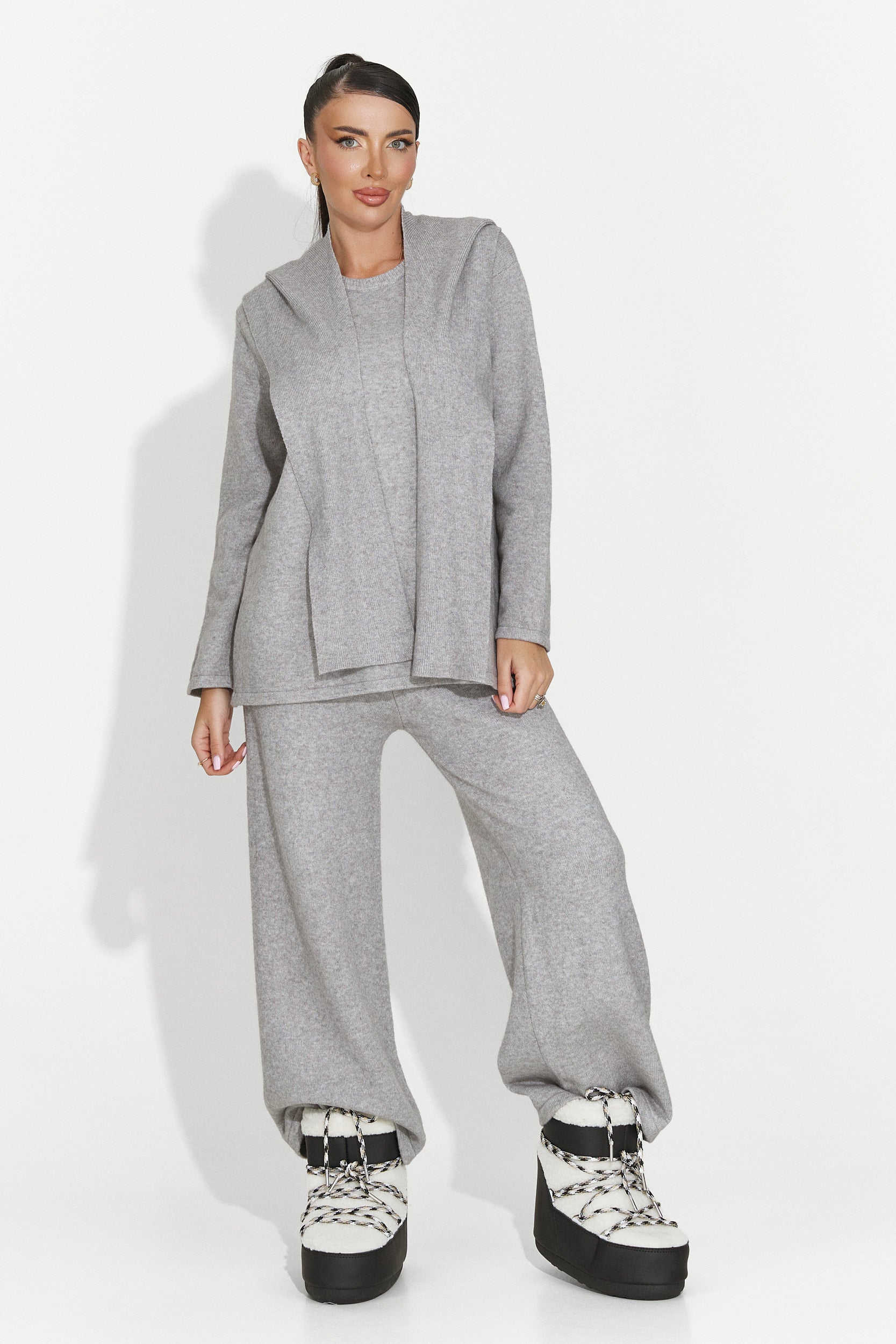 Luźny szary damski garnitur Vencilie Bogas