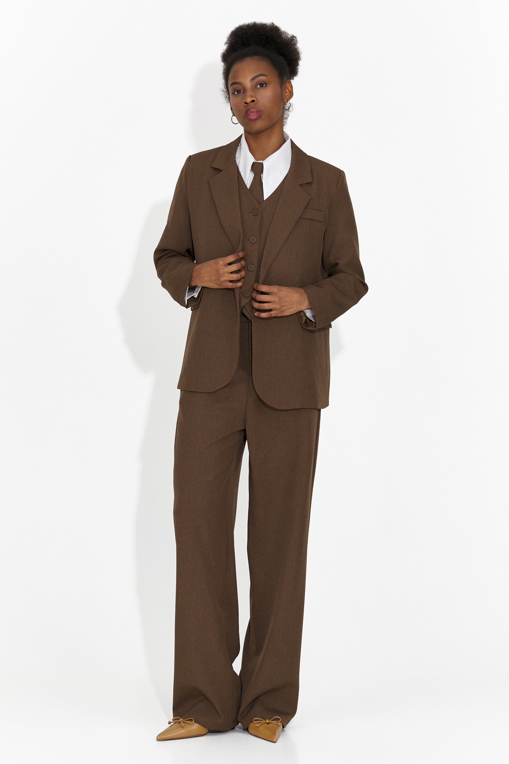 4-częściowy garnitur: spodnie + kamizelka + marynarka + brązowy