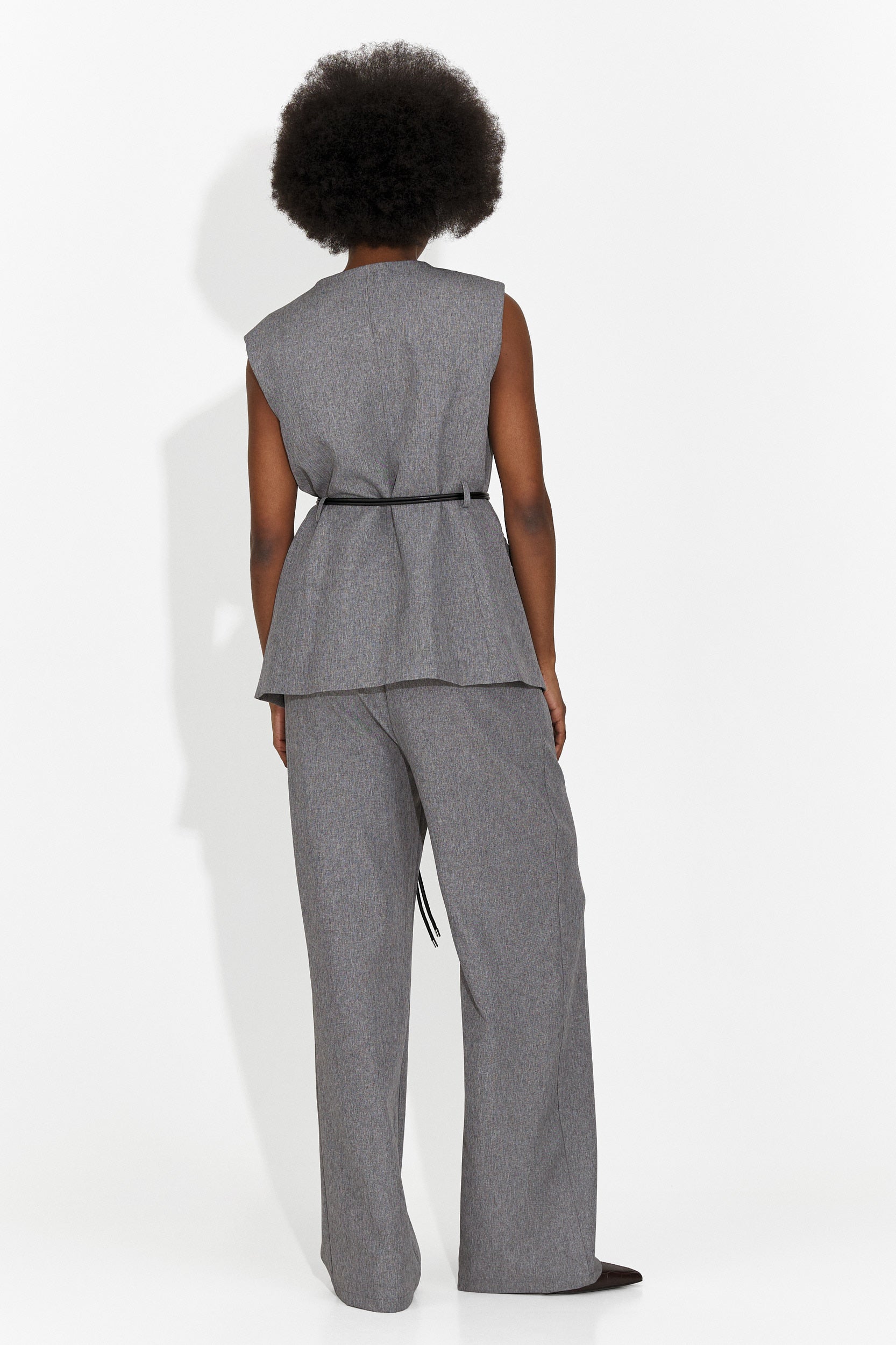 Kamizelka i szare spodnie damskie Avilma Bogas