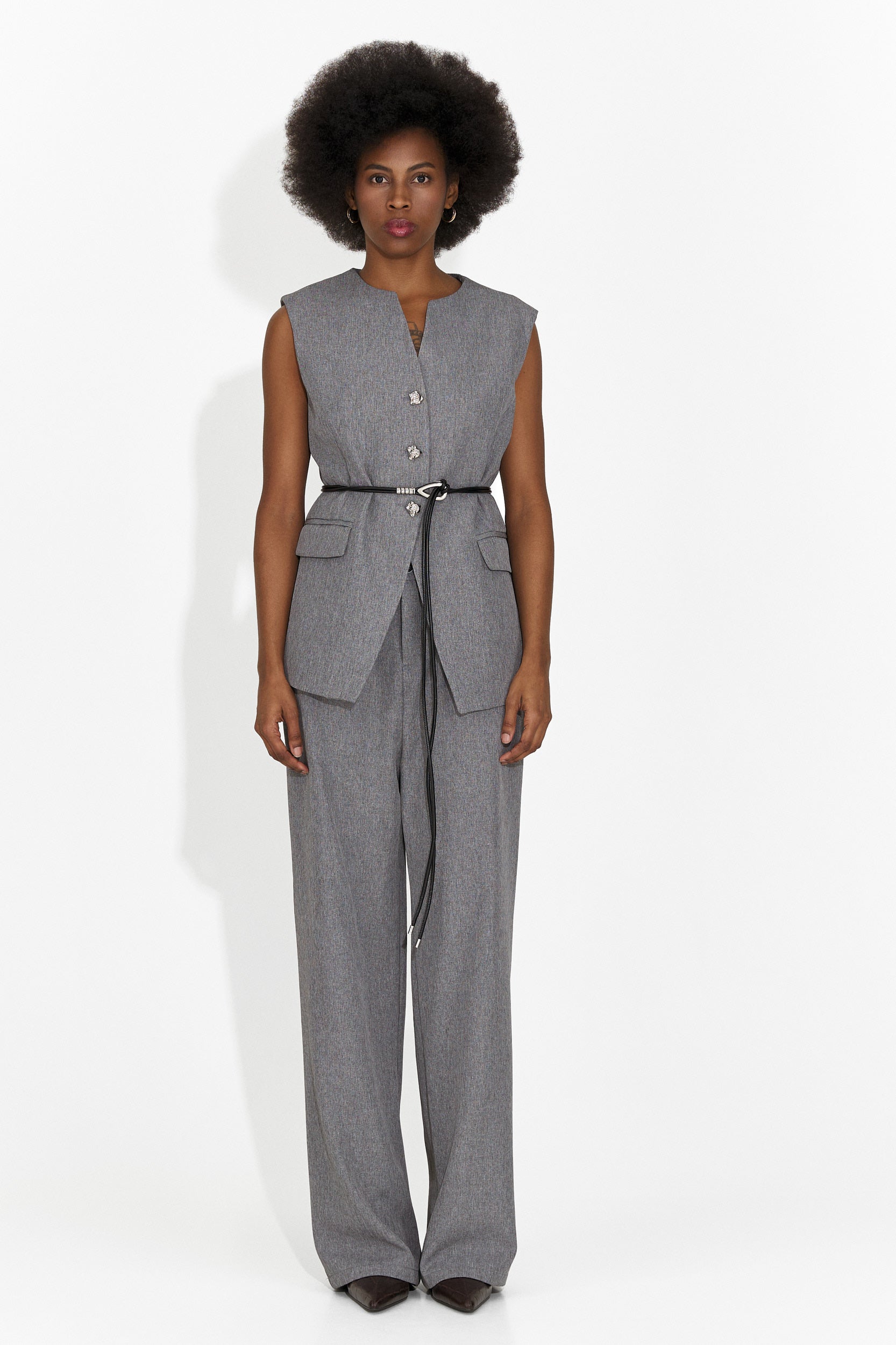 Kamizelka i szare spodnie damskie Avilma Bogas