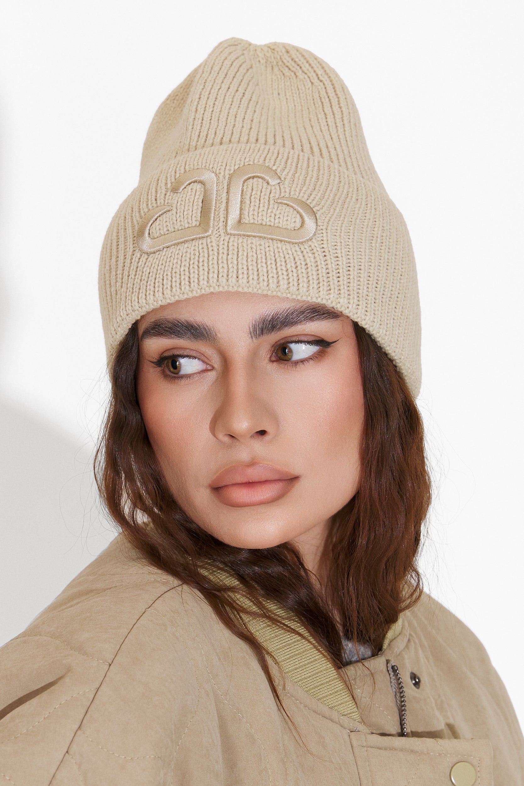 Beżowy, casualowy kapelusz damski Tausia Bogas