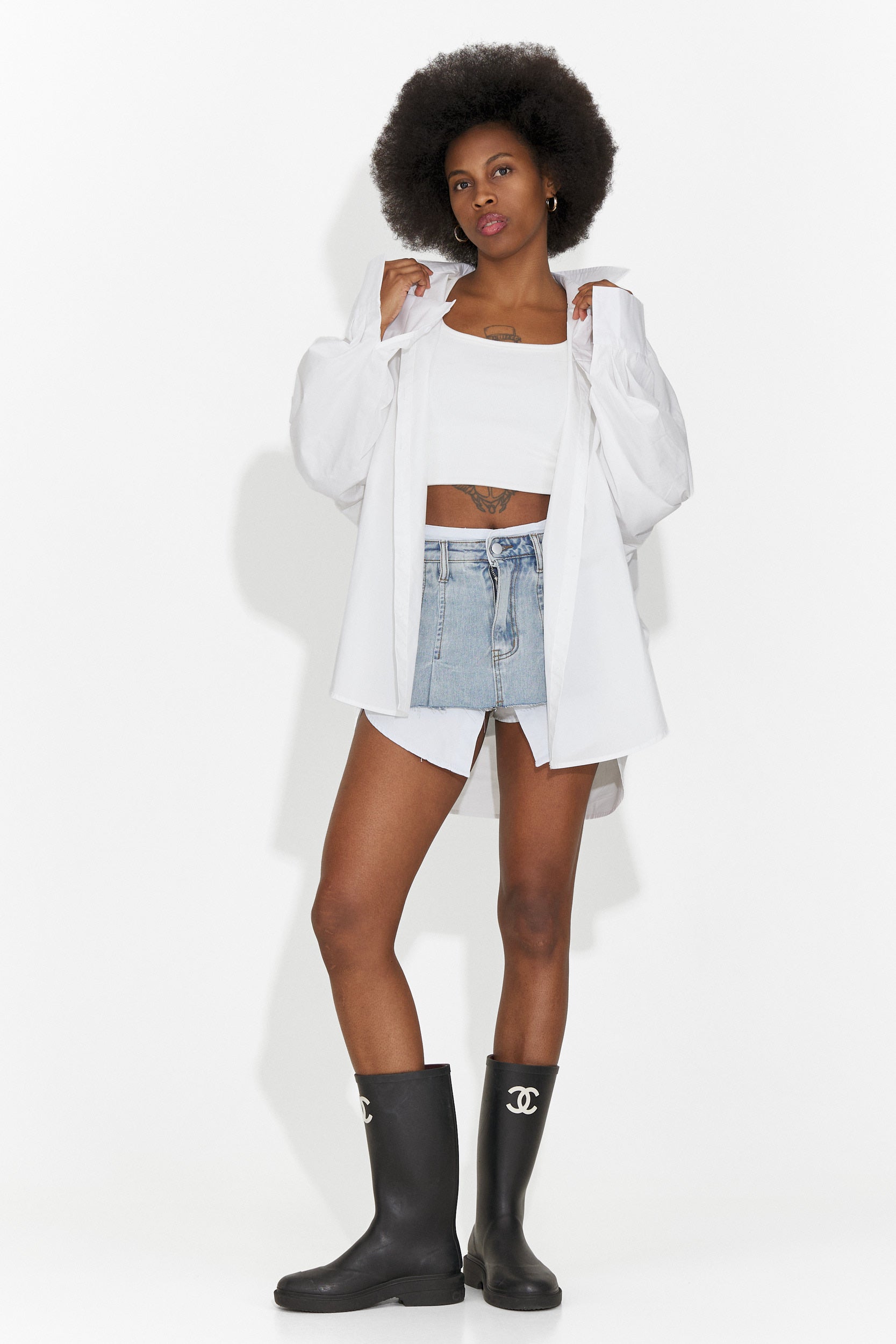 Luźna niebieska spódnica dla kobiet od Iustiny Bogas