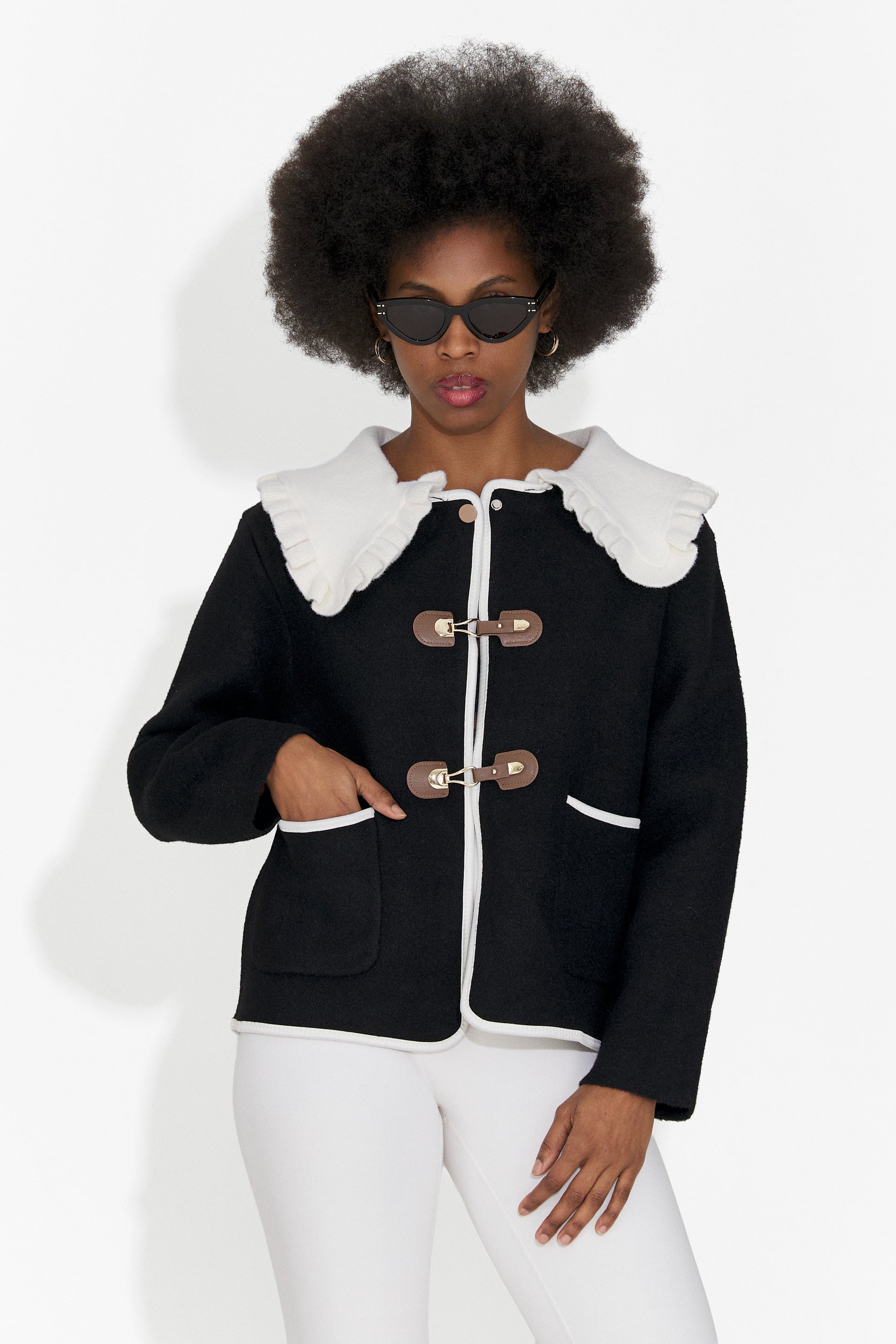 Elegancka Czarna Kurtka Damska Atila Bogas