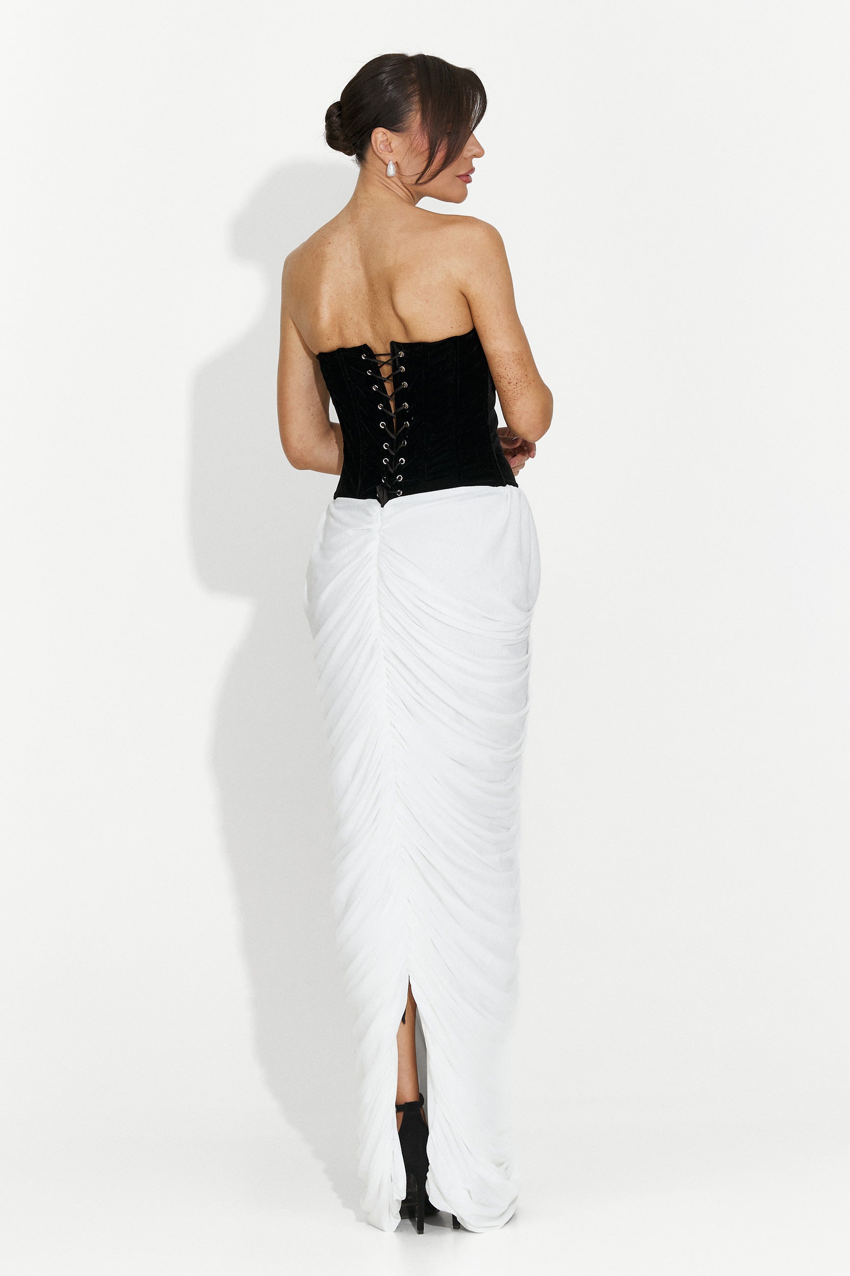 Długa Czarna Biała Sukienka dla Pań York Bogas