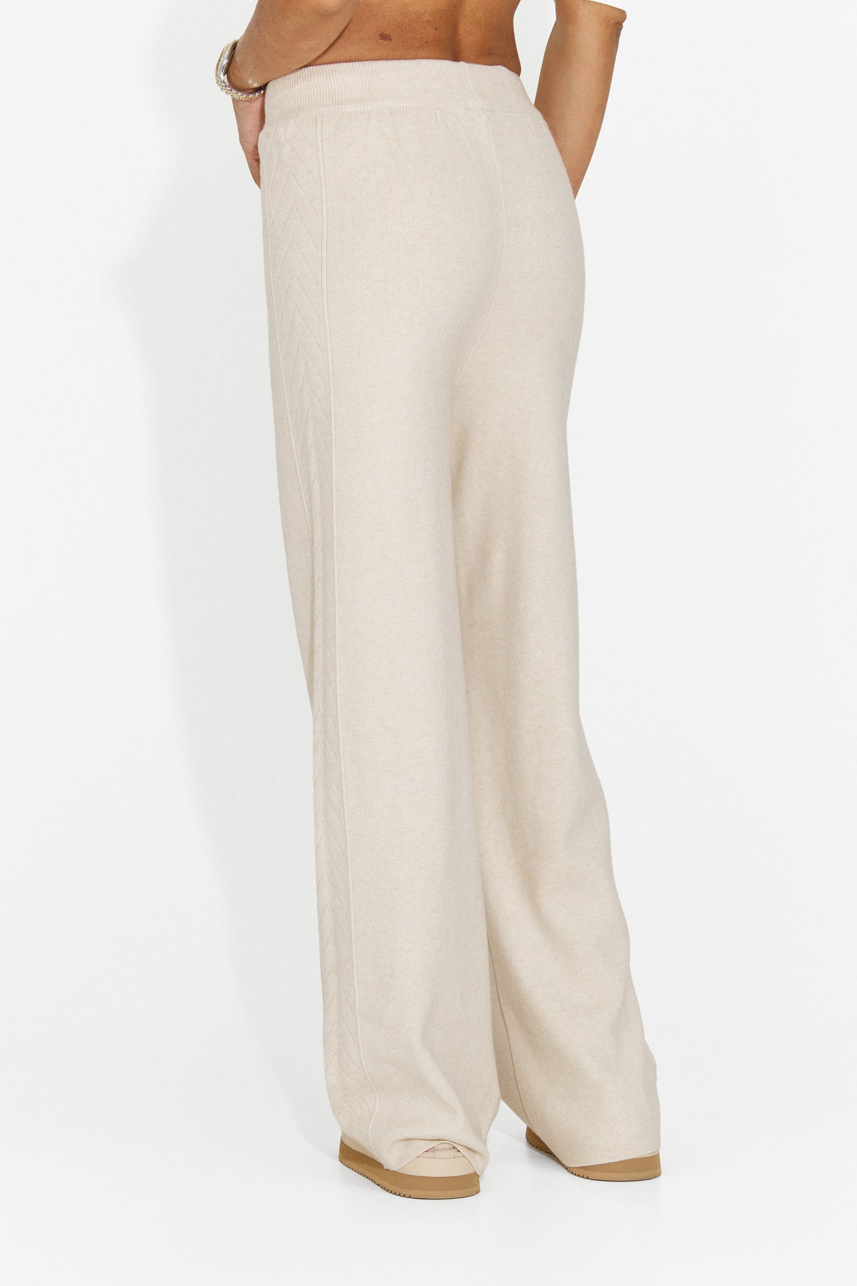 Pantaloni casual bej Berinieza Bogas