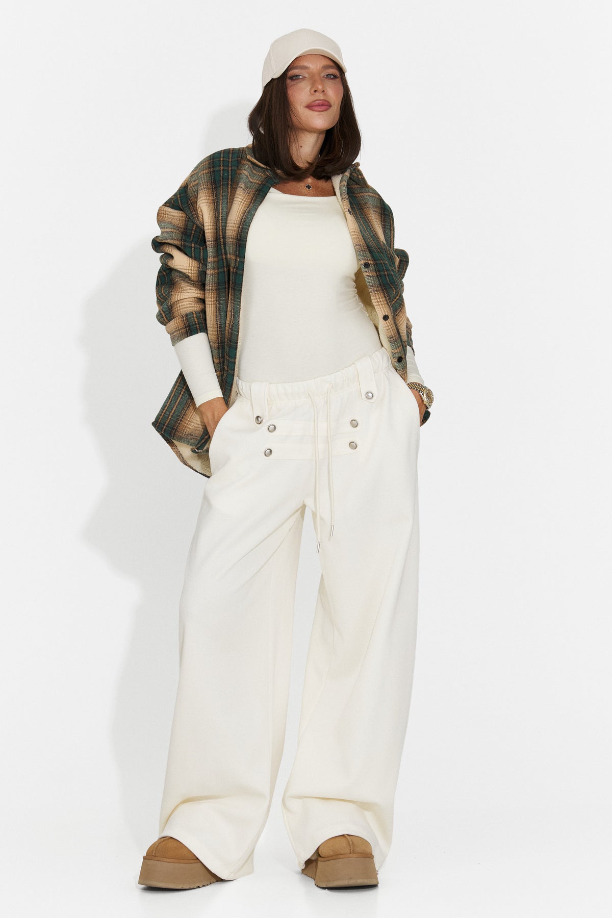Pantaloni casual crem Valadzora Bogas
