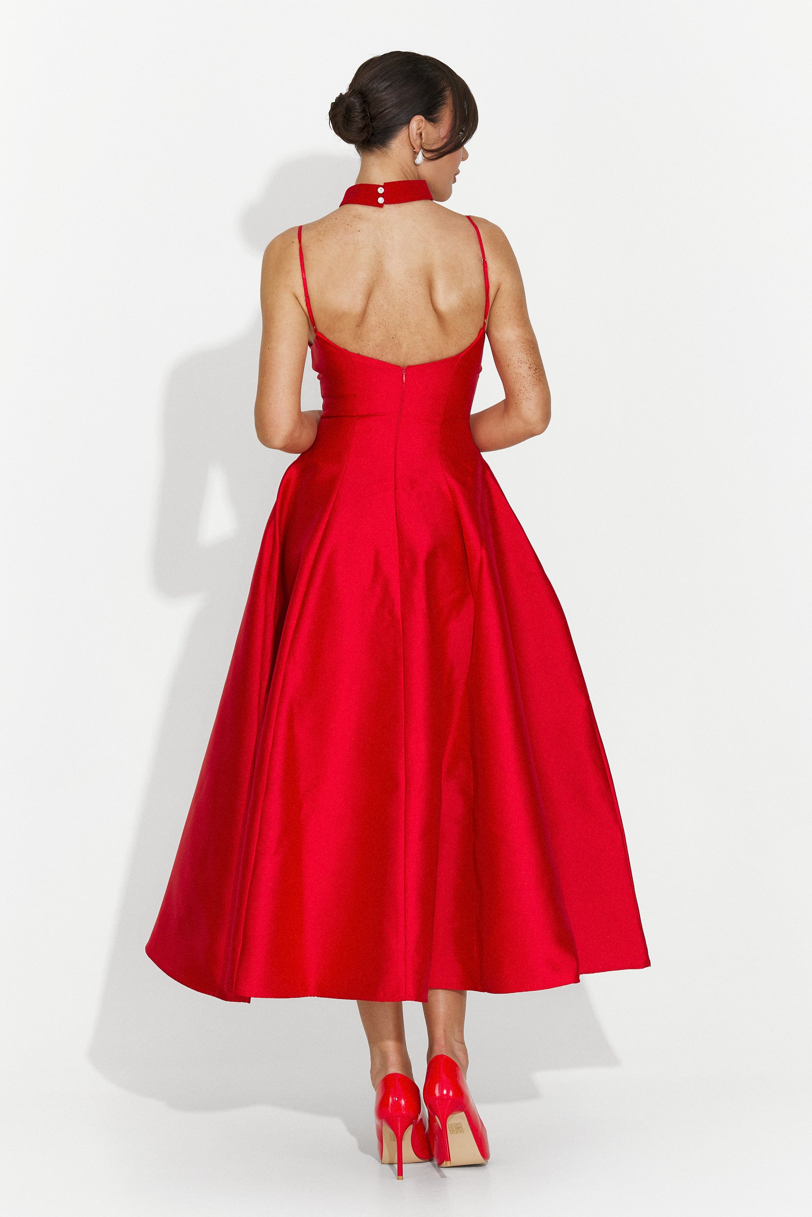 Długa czerwona sukienka dla pań od Coriza Bogas