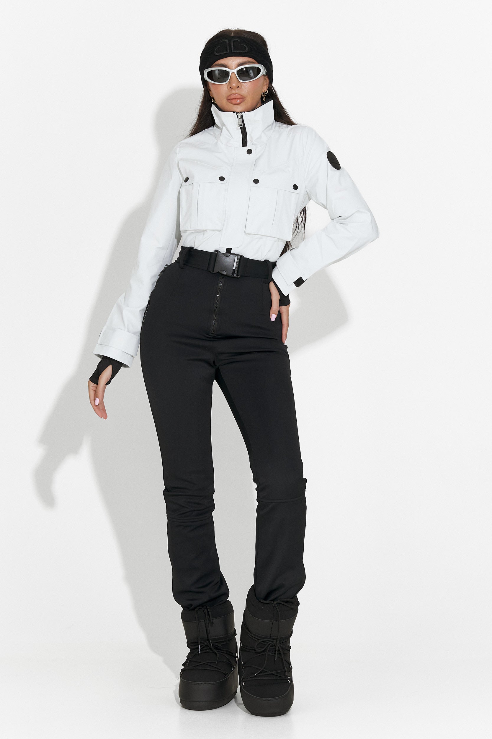 Luźny biało-czarny kombinezon narciarski Glorise Bogas