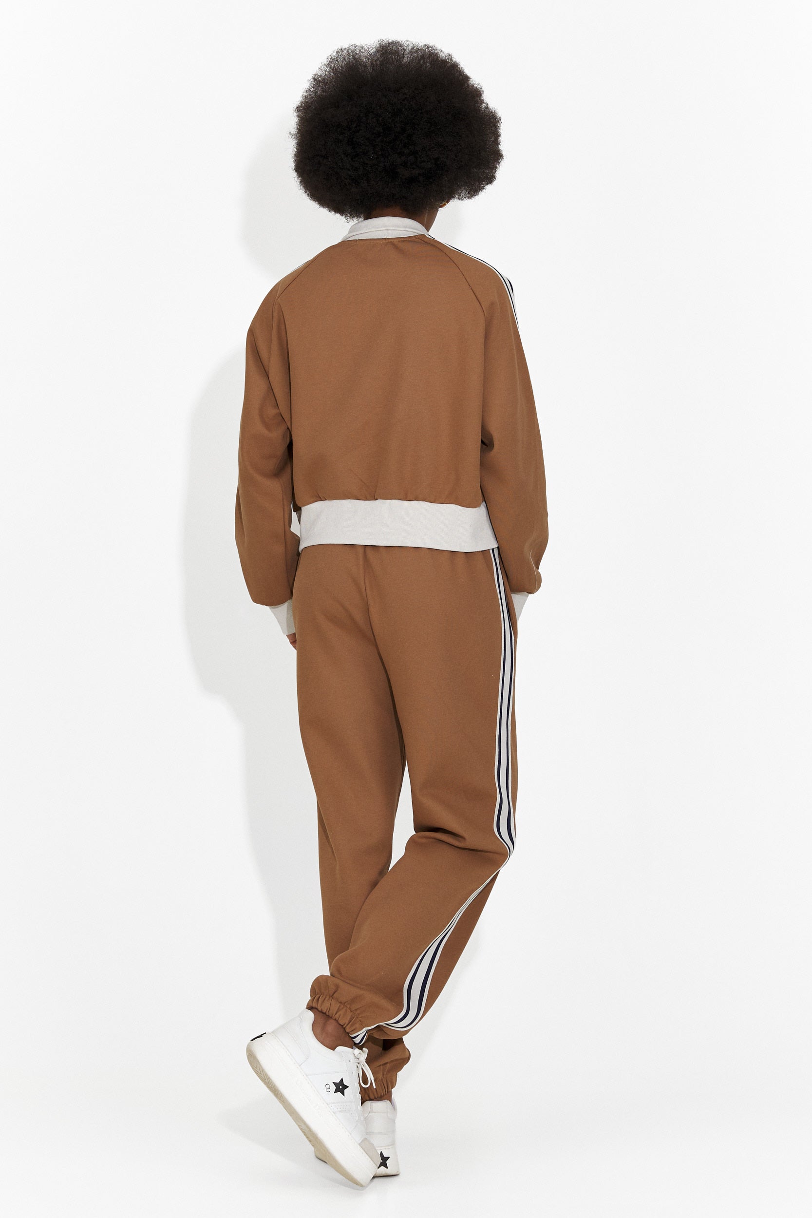 Codzienny brązowy dres treningowy dla kobiet Taisha Bogas