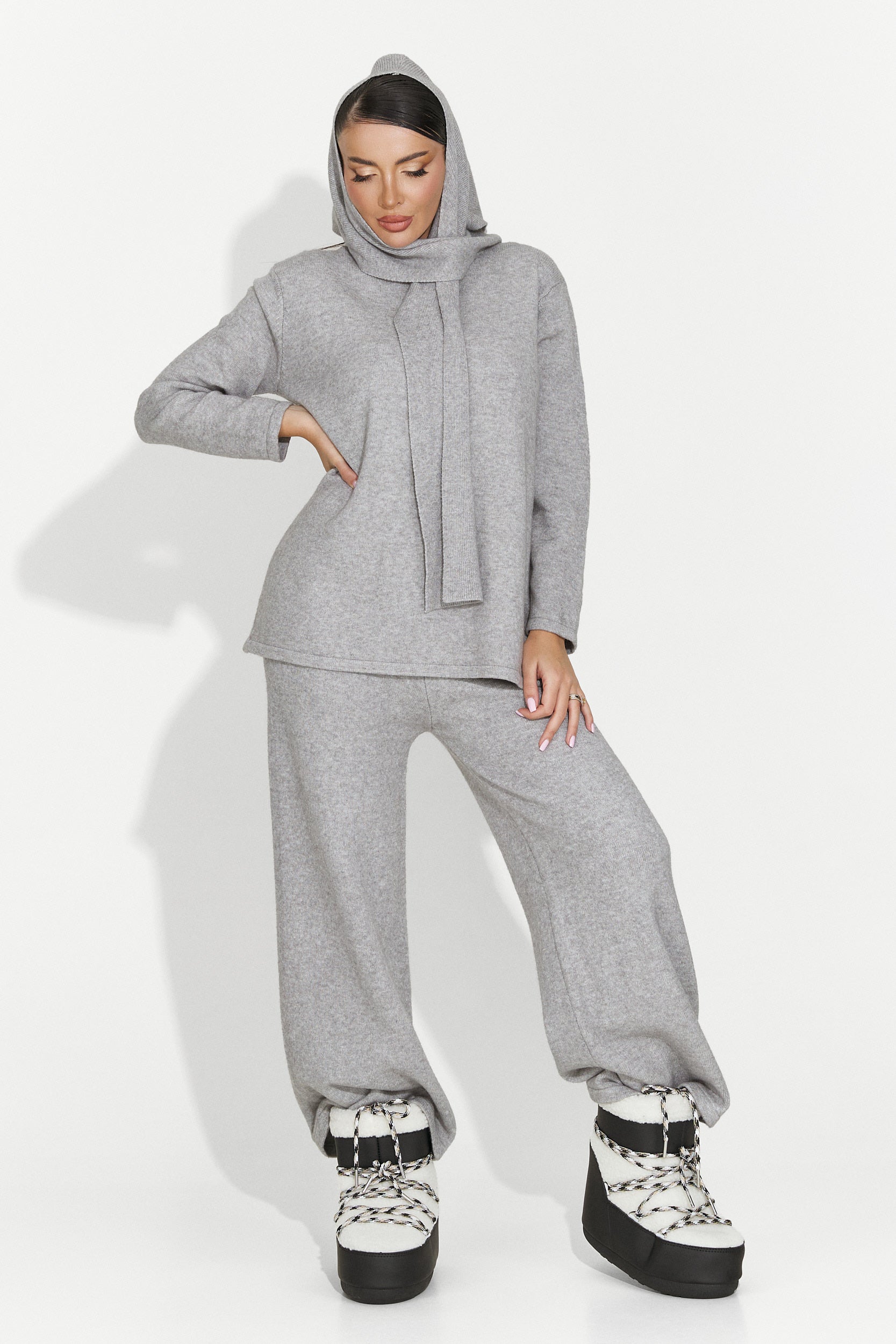 Luźny szary damski garnitur Vencilie Bogas