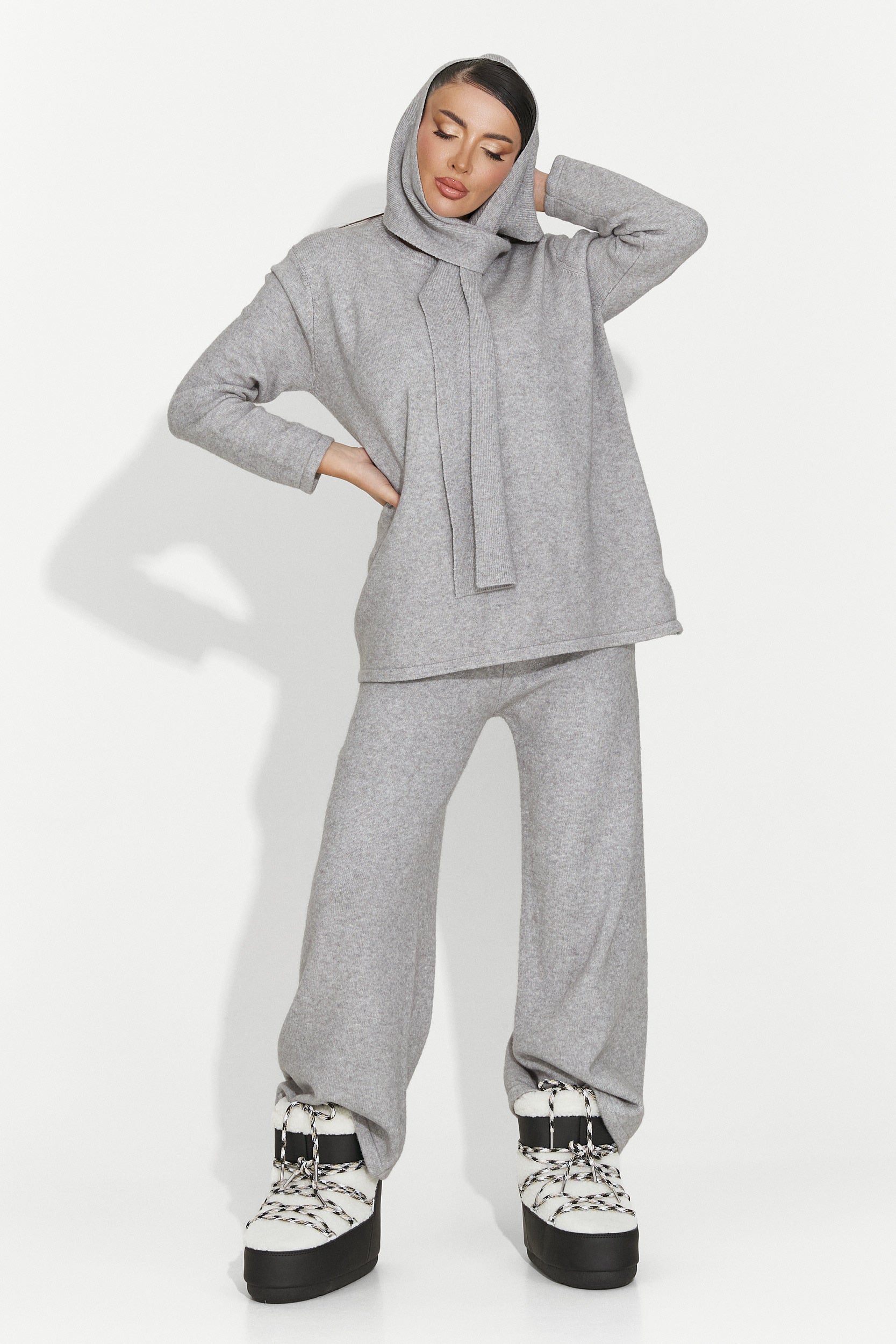 Luźny szary damski garnitur Vencilie Bogas