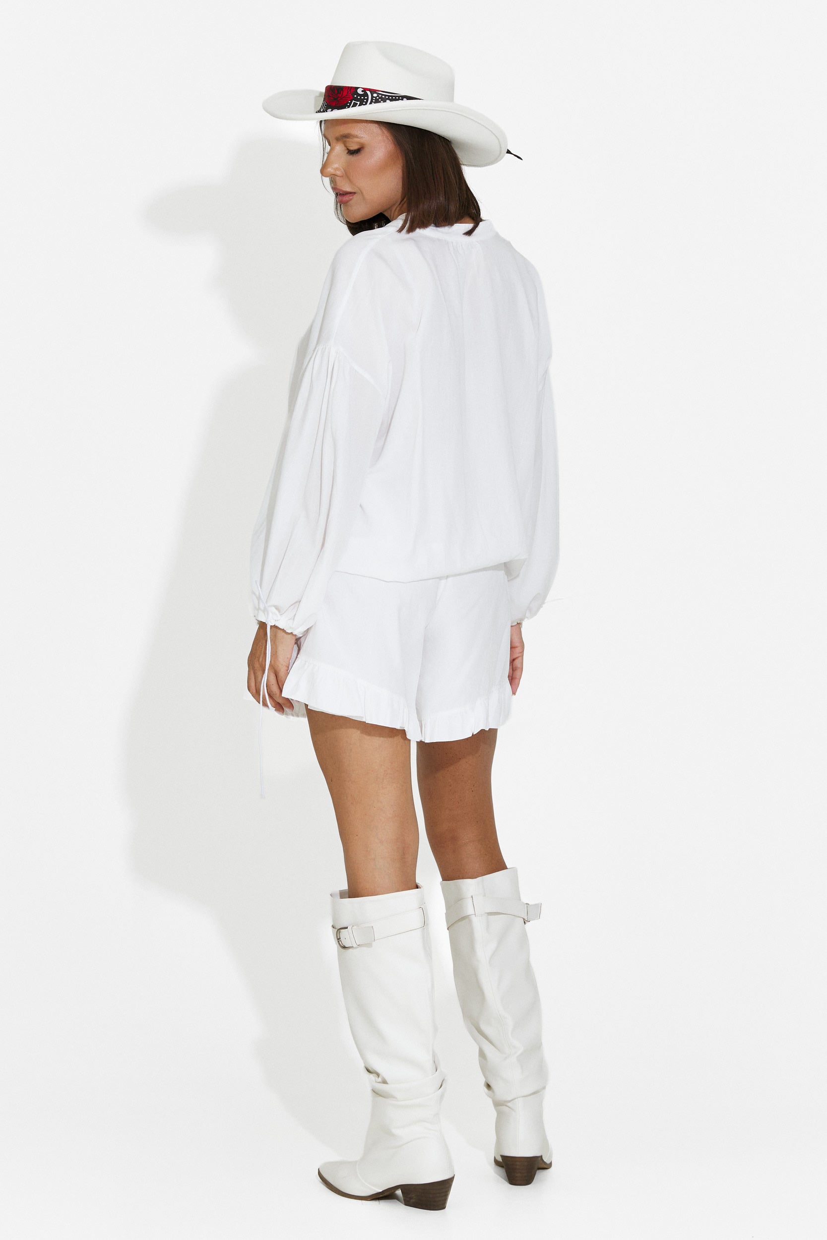 Komplet damski z krótkimi spodniami biały Ruxanda Bogas