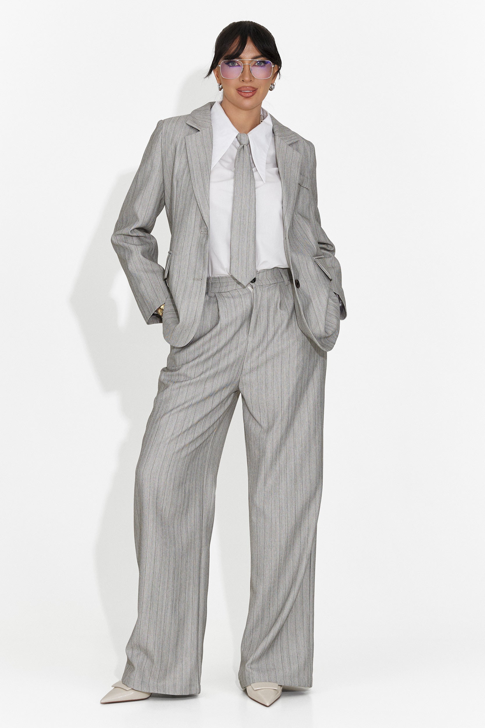 Damski 3-częściowy garnitur: marynarka + spodnie + szary krawat