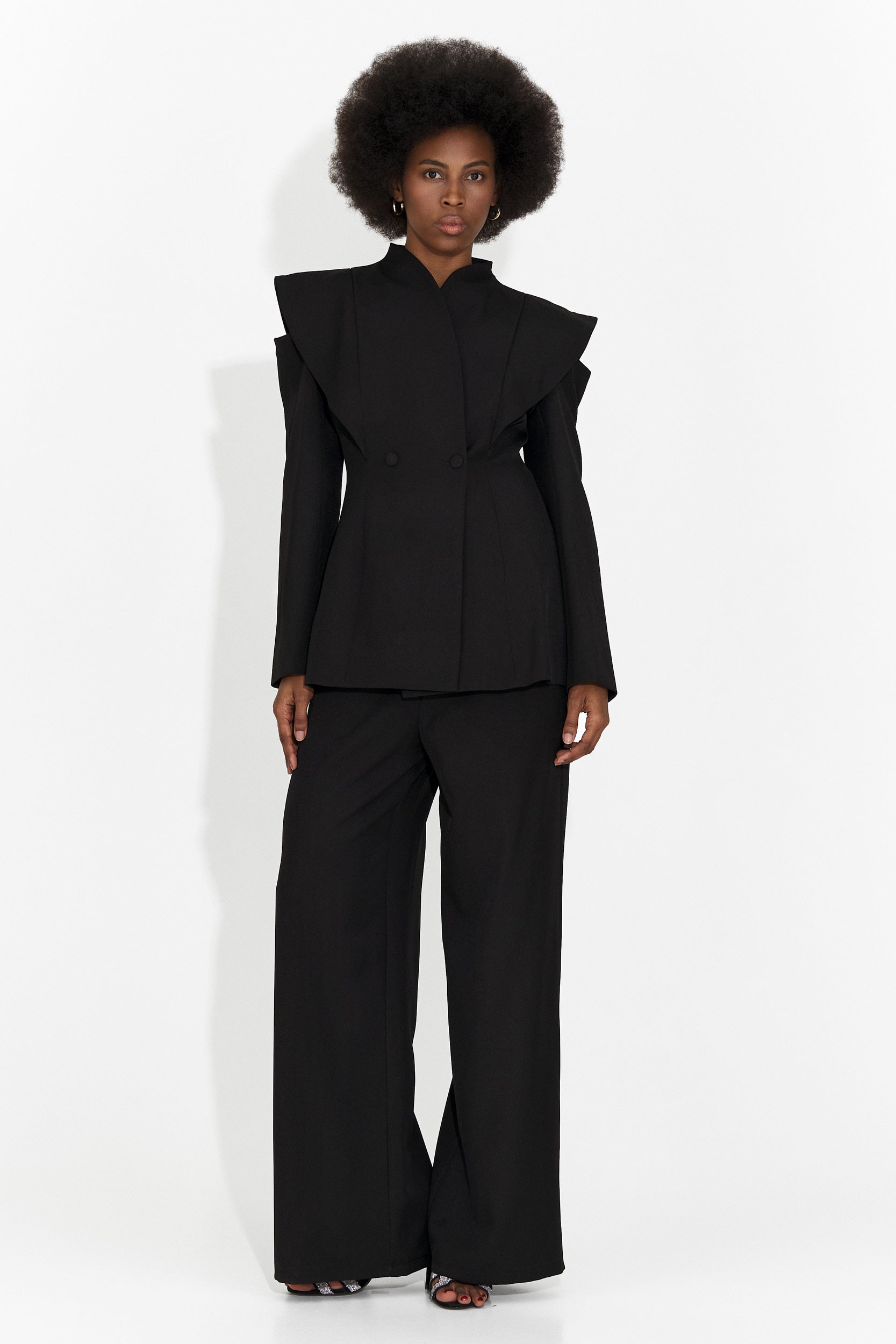 Elegancki czarny damski garnitur Latefa Bogas