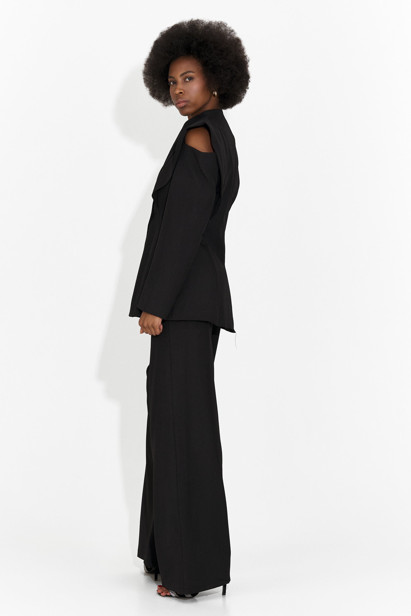 Elegancki czarny damski garnitur Latefa Bogas