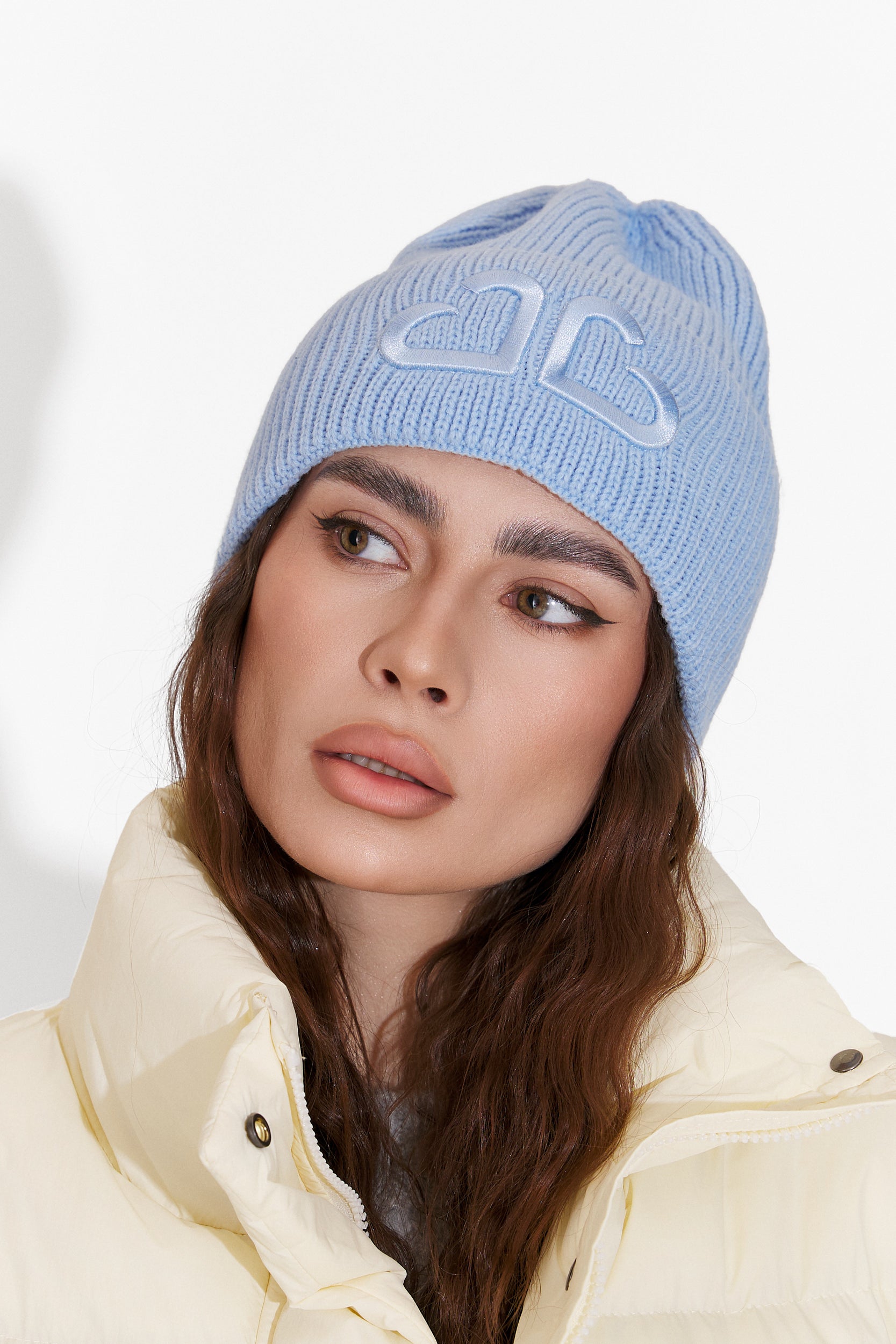 Luźna Niebieska Damska Czapka Beanie Tausia Bogas