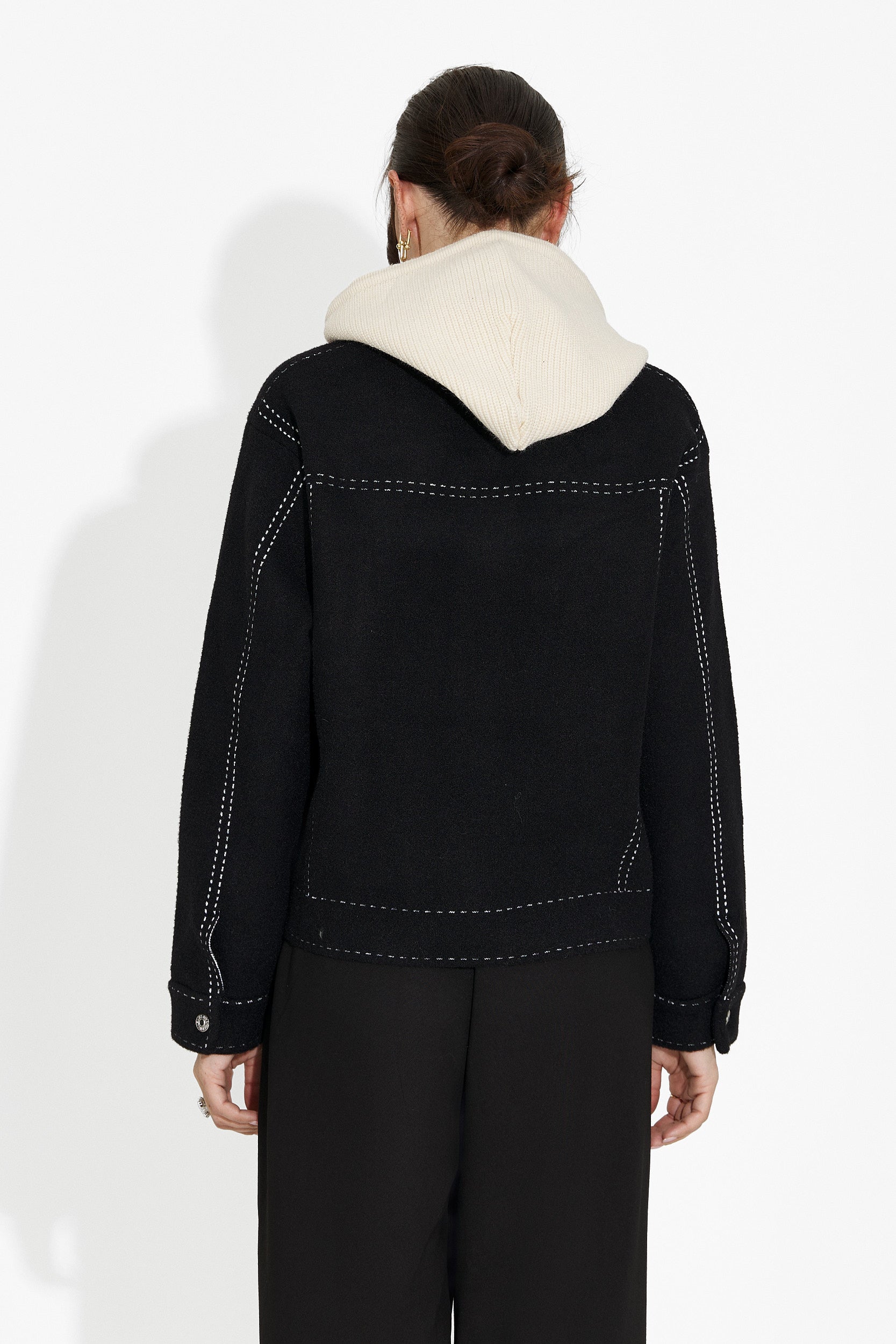 Luźna Czarna Kurtka Damska Mirtha Bogas