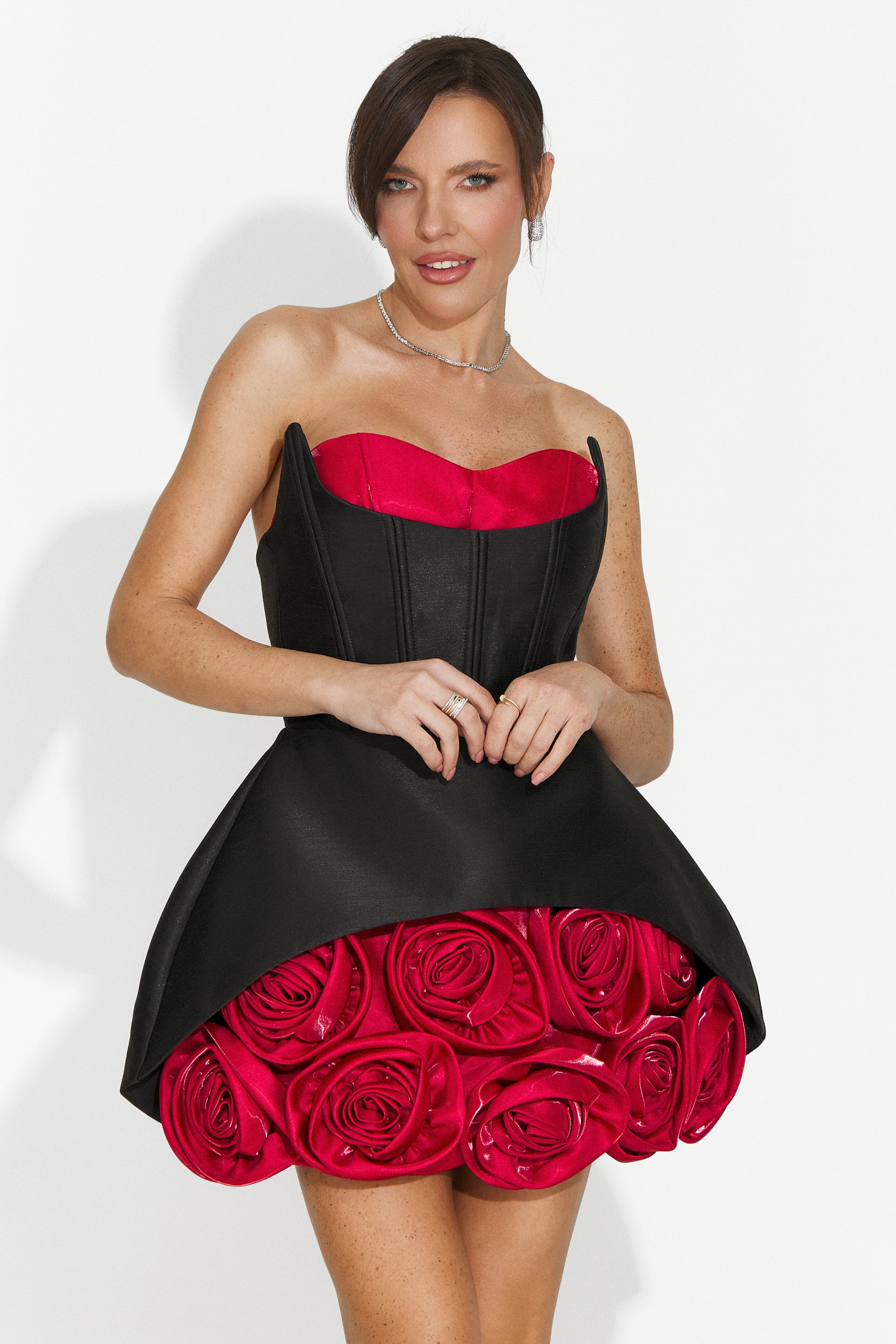 Krótka Czarna Sukienka dla Kobiet od Grahe Bogas