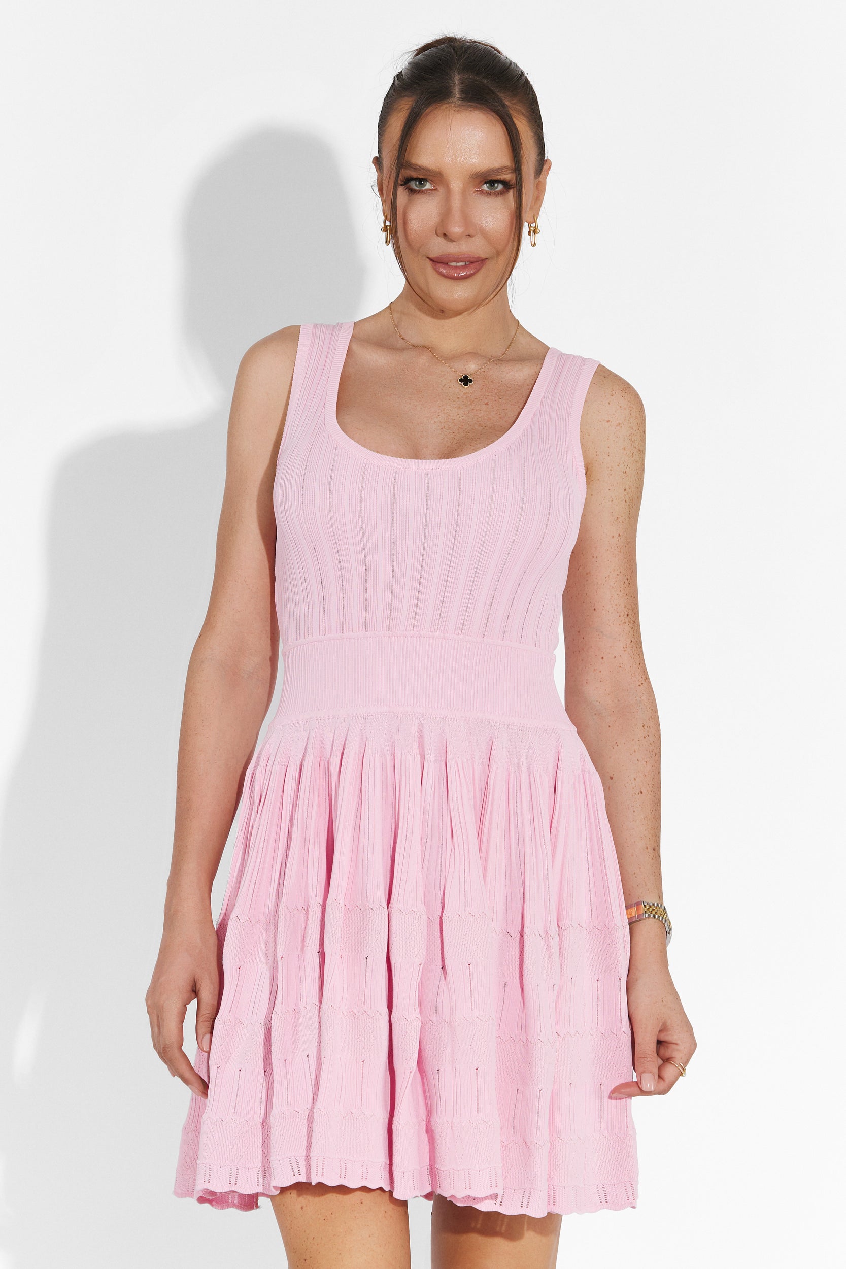 Krótka różowa sukienka damska Flimsy Bogas