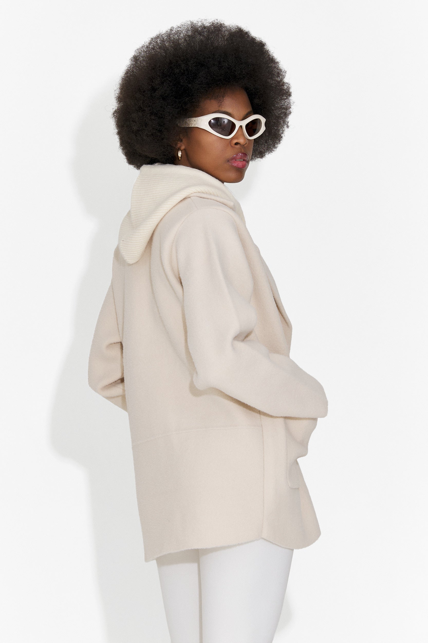 Elegancki kremowy damski żakiet Veleta Bogas