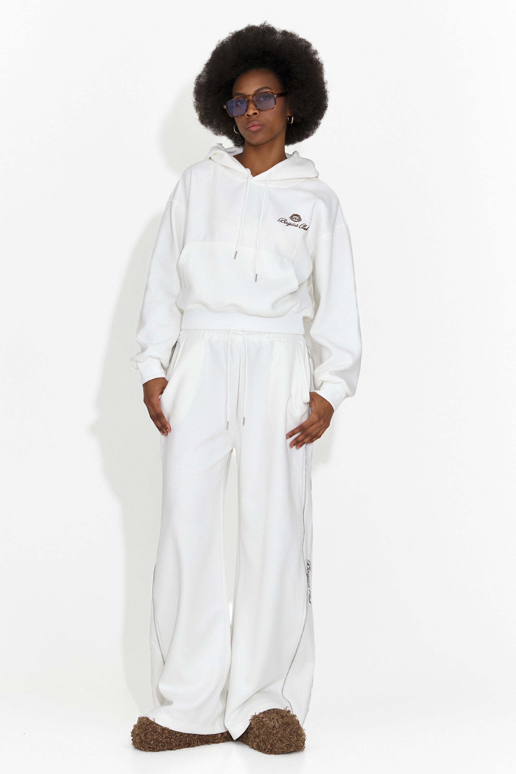 Luźny biały dres treningowy dla kobiet Damarisa Bogas