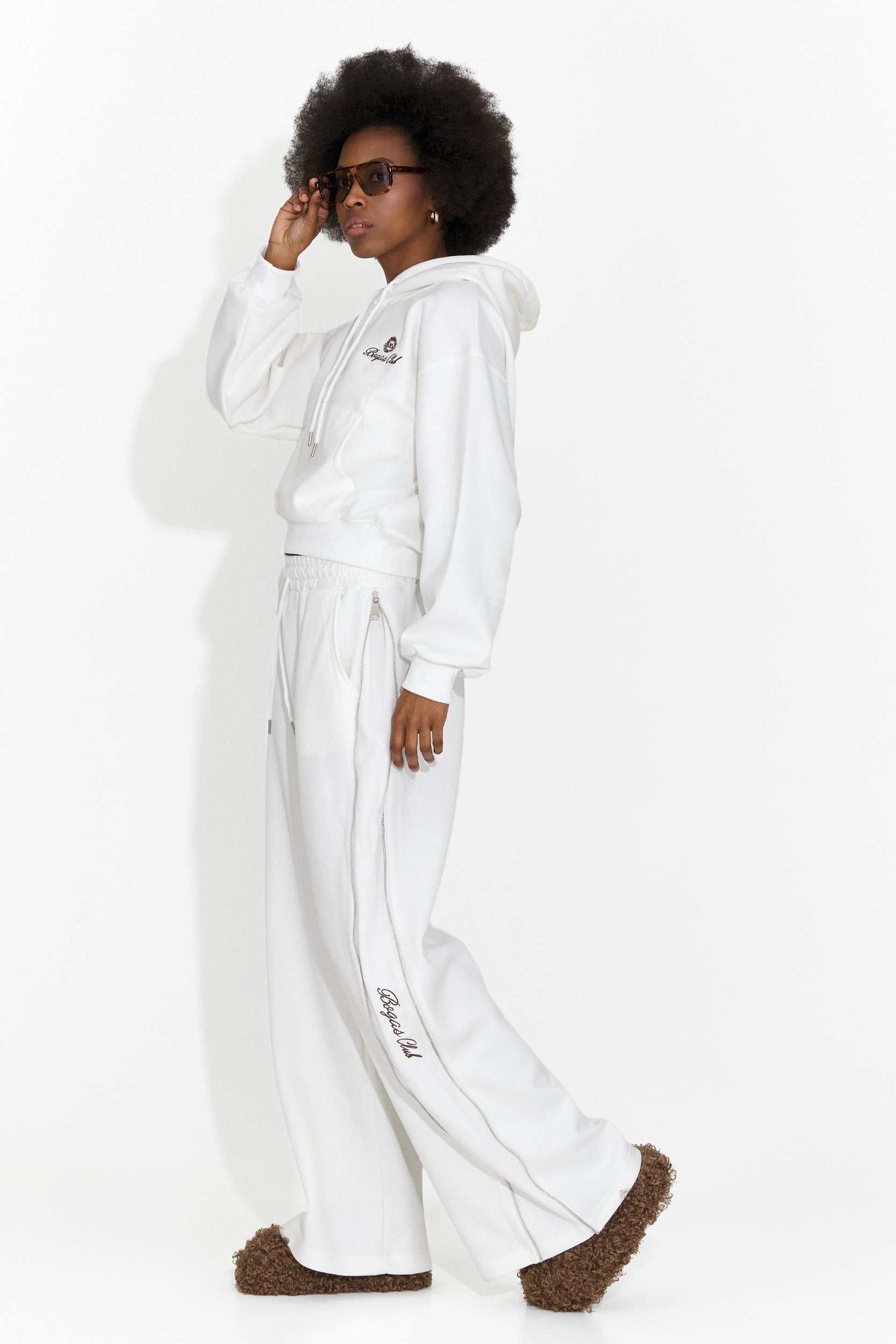 Luźny biały dres treningowy dla kobiet Damarisa Bogas