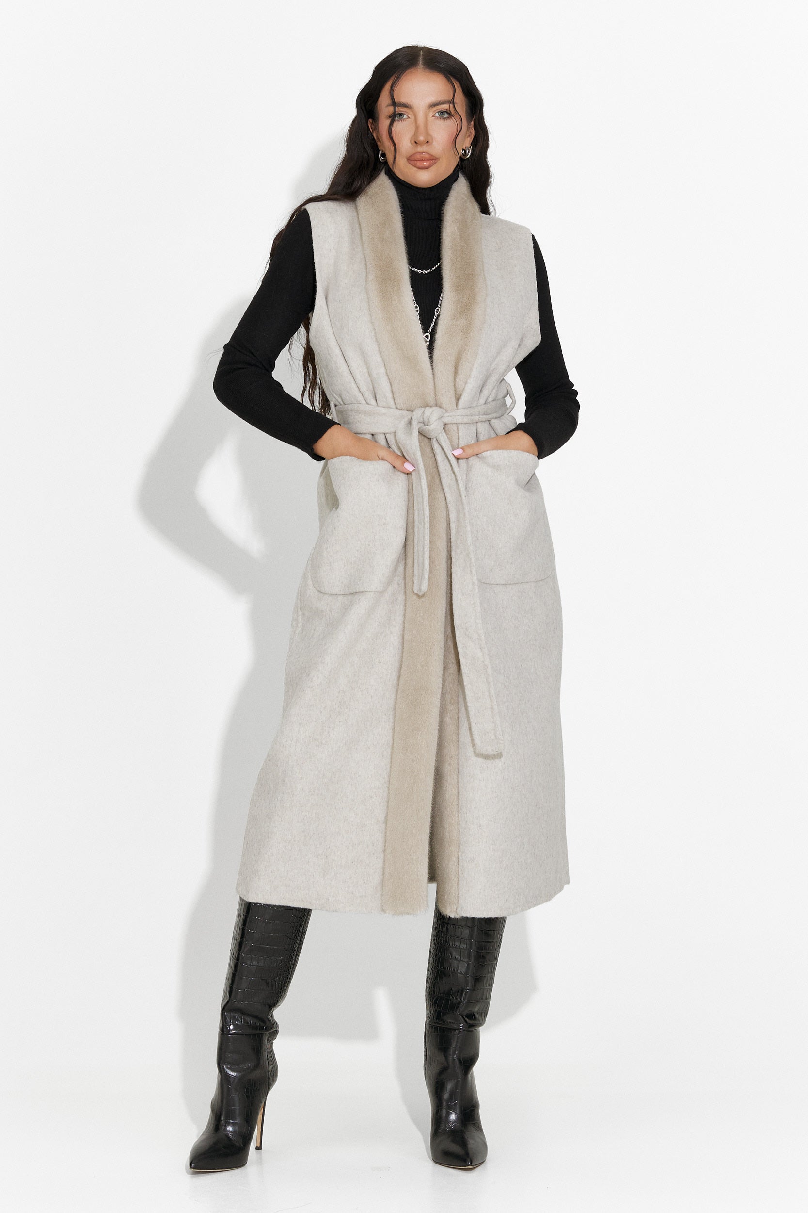 Elegancka Beżowa Kamizelka dla Pań od Brania Bogas